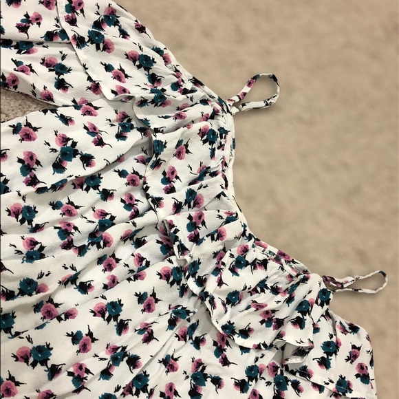 Forever 21 Off the Shoulder Floral Top - Picture 3 of 4